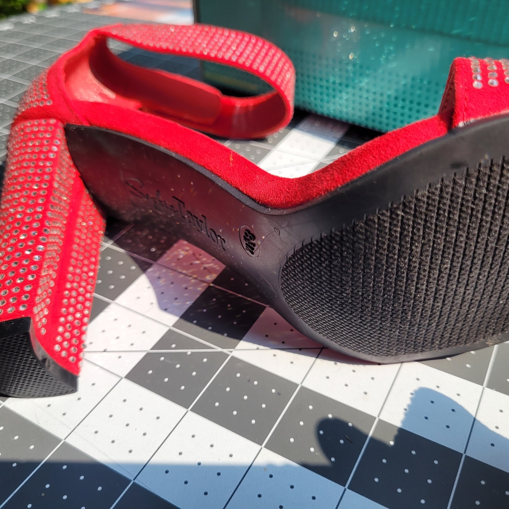 Sophia Taylor Red Heeled Shoes with Sleek Design - Picture 7 of 13